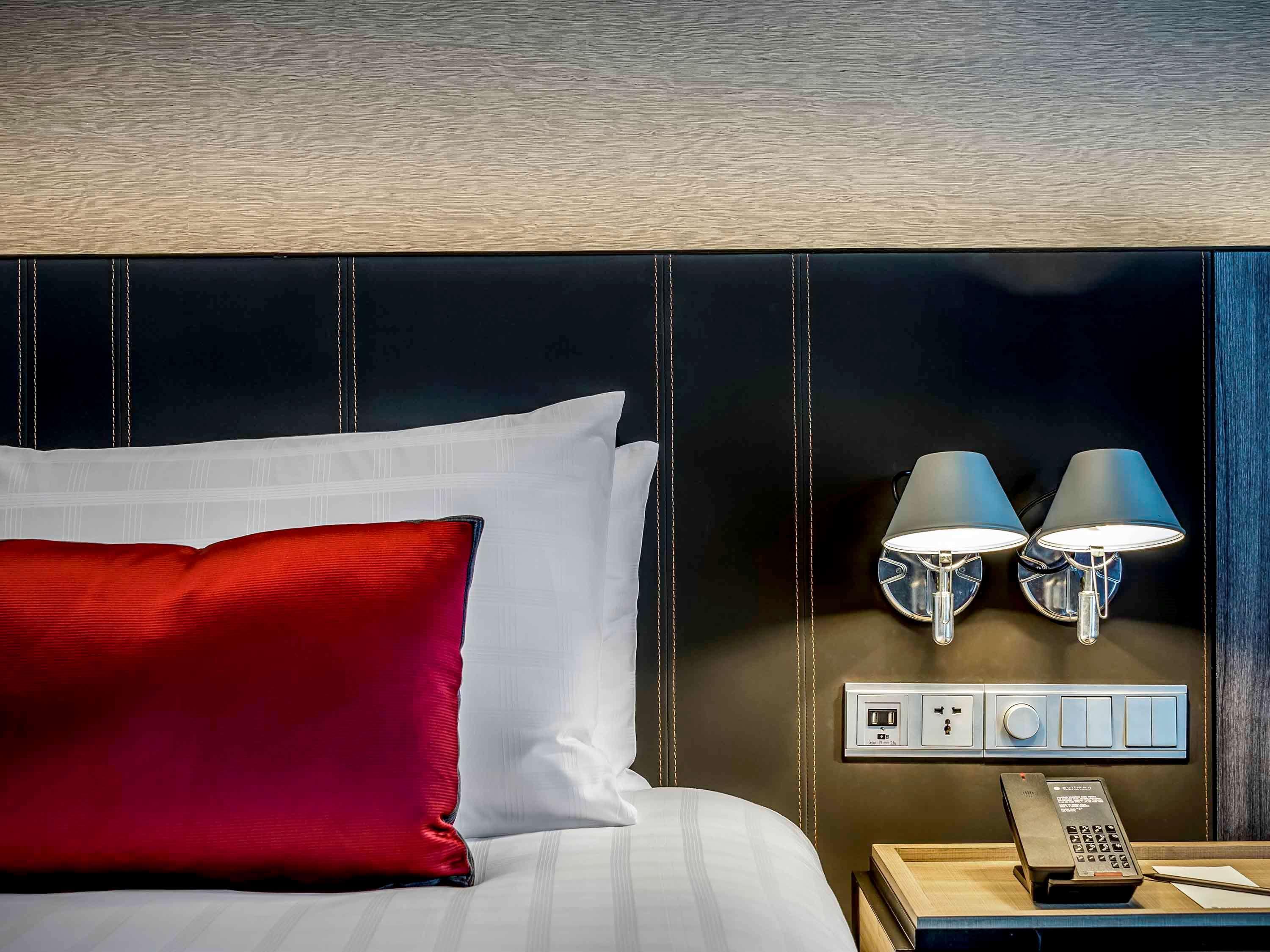 Pullman Bangkok King Power Hotel Екстериор снимка A bed with a red pillow