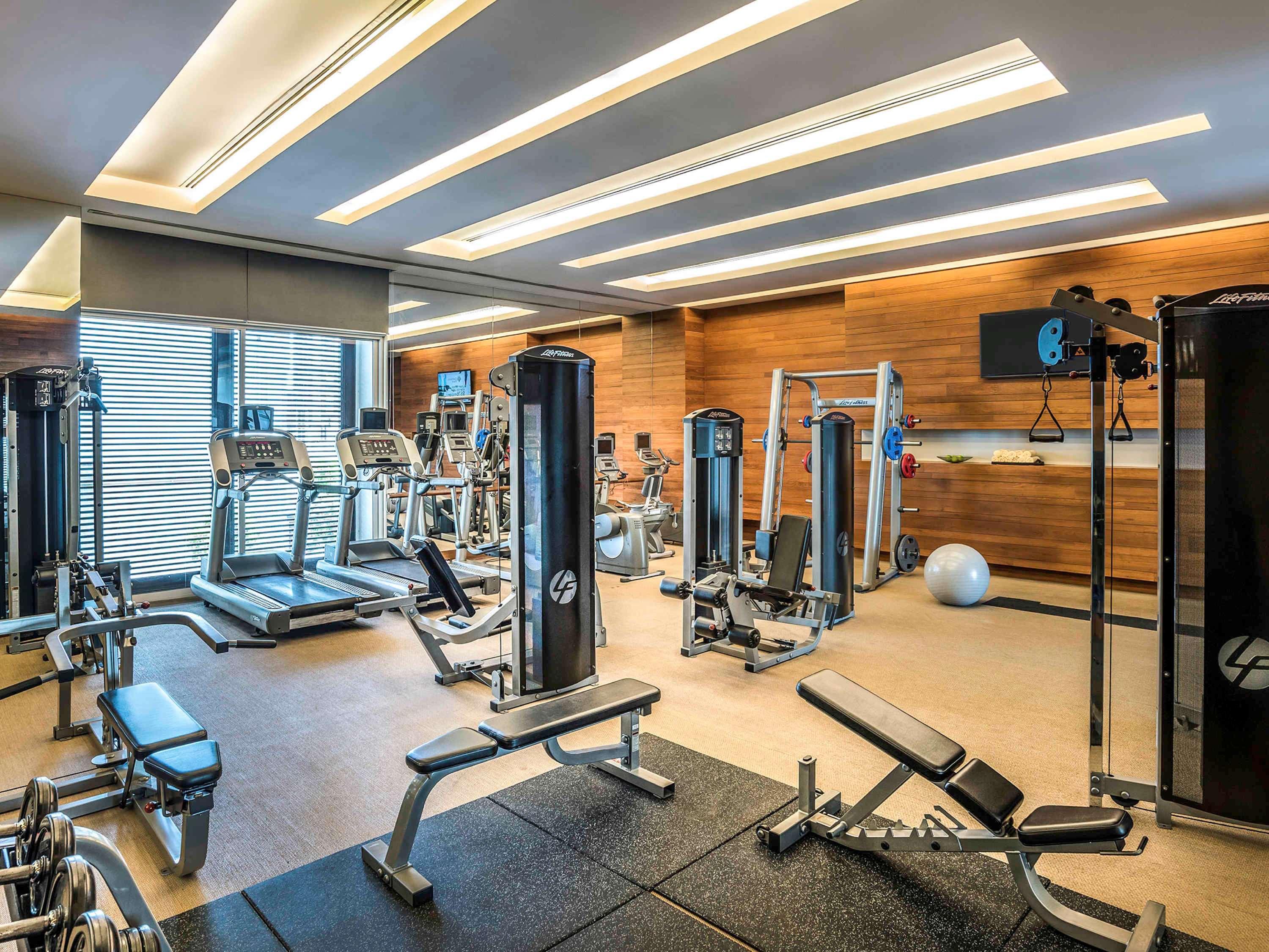 Pullman Bangkok King Power Hotel Екстериор снимка The gym at the hotel