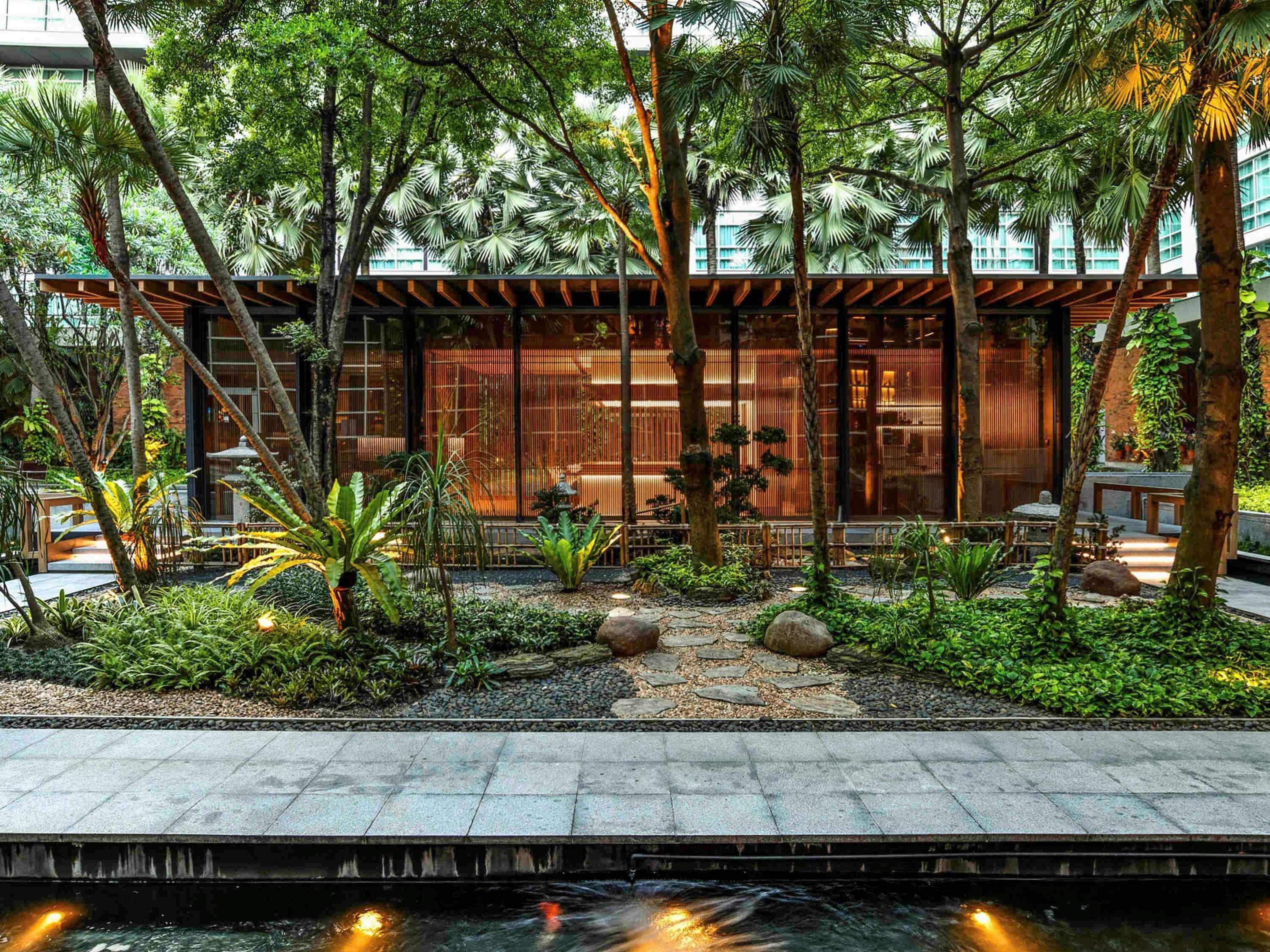 Pullman Bangkok King Power Hotel Екстериор снимка The Forest