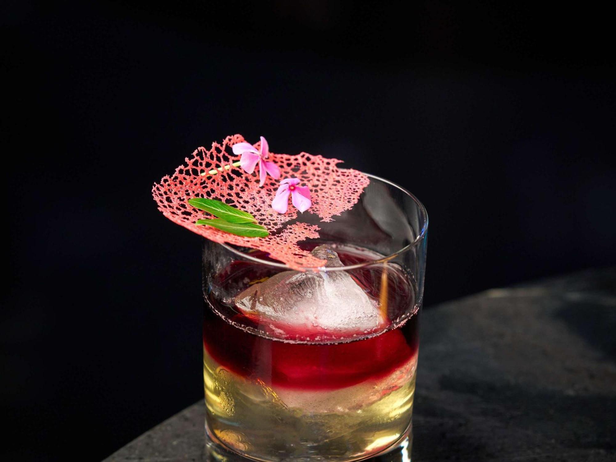 Pullman Bangkok King Power Hotel Екстериор снимка A cocktail