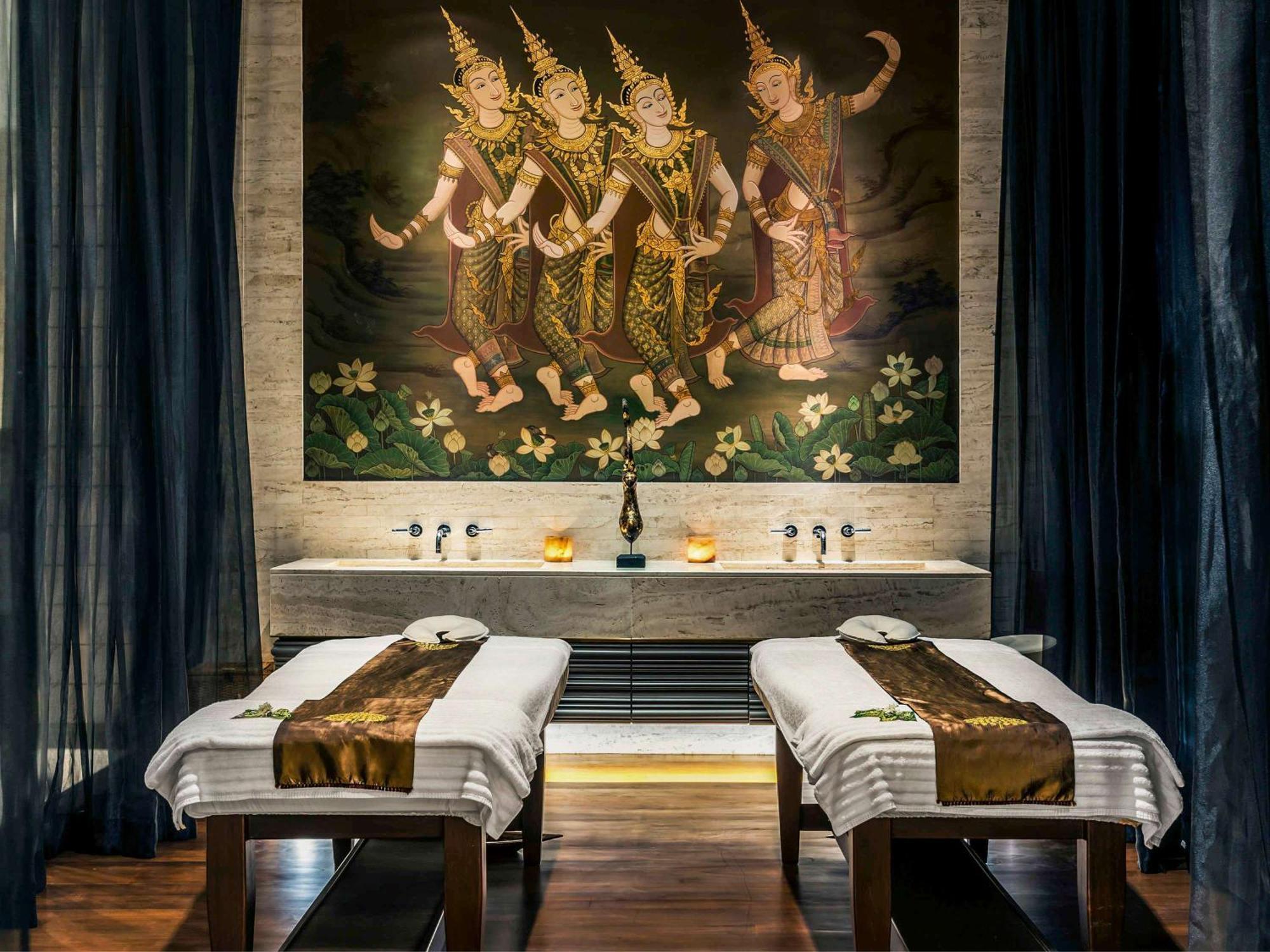 Pullman Bangkok King Power Hotel Екстериор снимка Thai spa