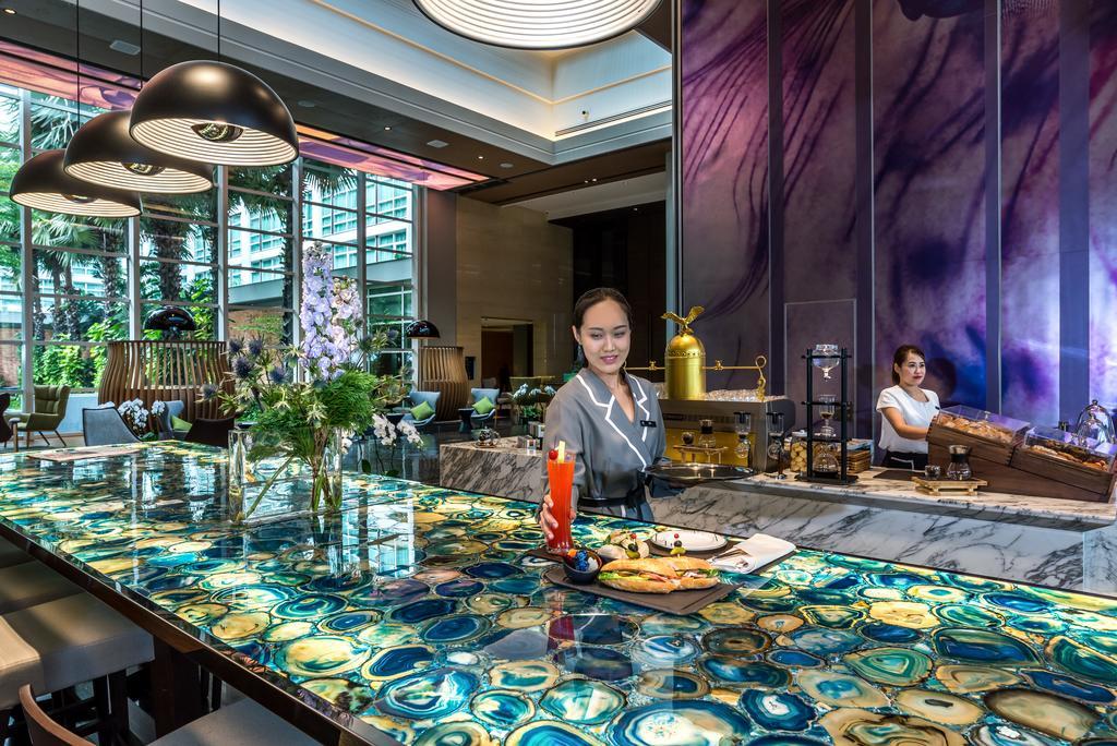 Pullman Bangkok King Power Hotel Екстериор снимка The Bar